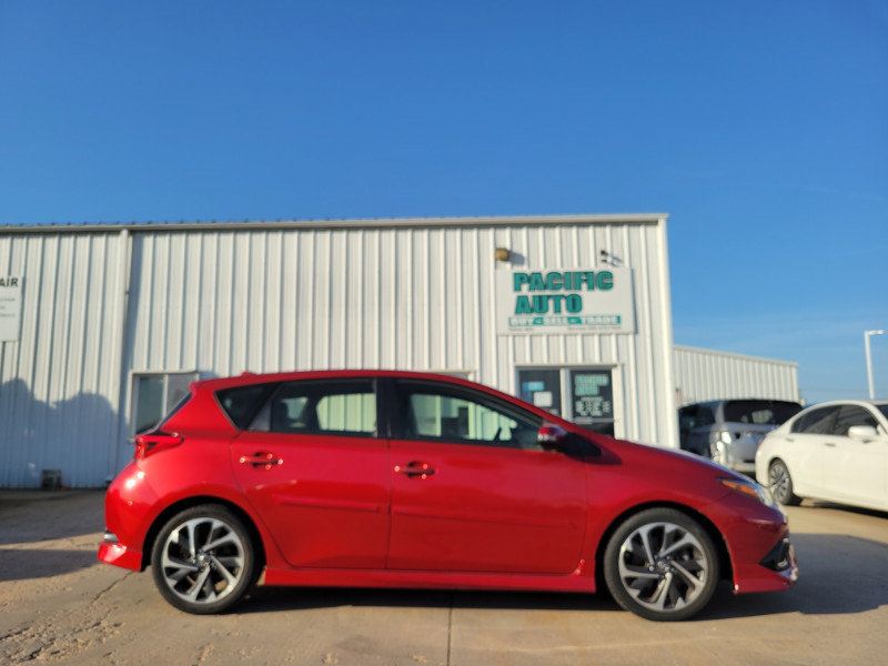 Used 2018 Toyota Corolla iM w/ All-Weather Mat Package FWD image 9