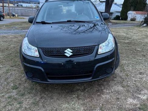 Used 2012 Suzuki SX4 AWD Hatchback image 2