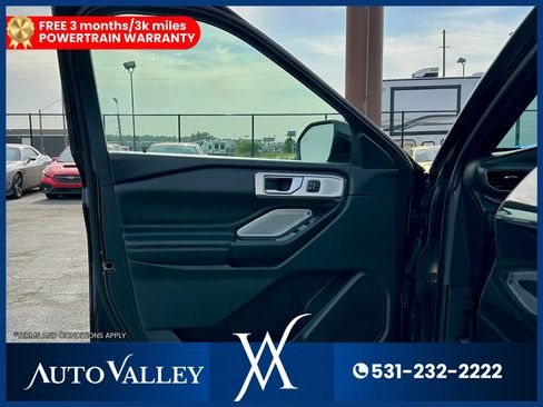 Used 2020 Ford Explorer Platinum w/ Premium Technology Package AWD/4WD image 12
