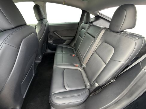 Used 2021 Tesla Model Y Long Range image 16