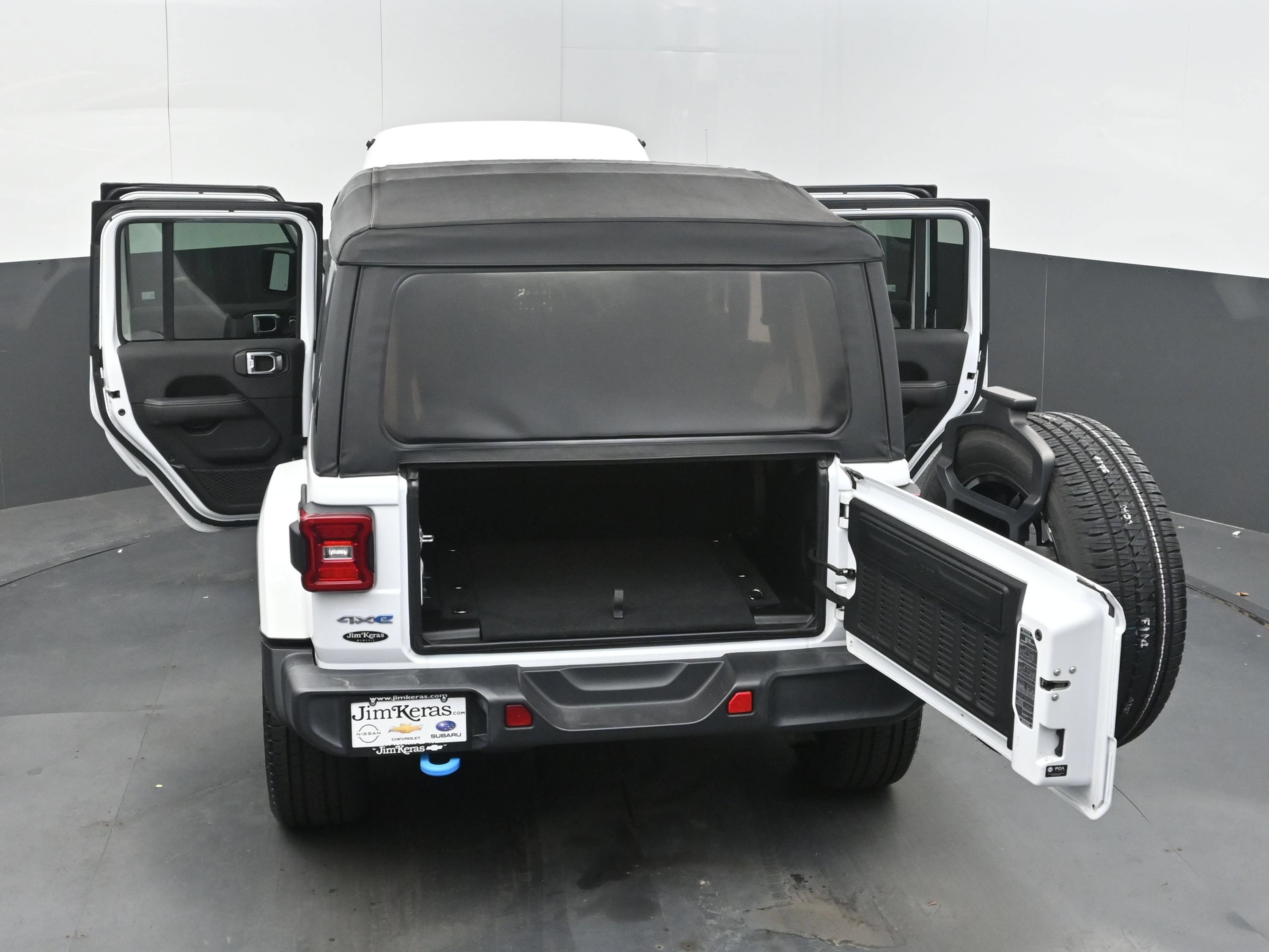 Used 2022 Jeep Wrangler Unlimited Sahara AWD/4WD image 32