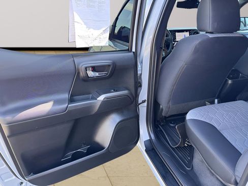 Used 2021 Toyota Tacoma TRD Off-Road w/ Technology Package image 32