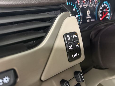 Used 2017 GMC Yukon XL Denali image 13