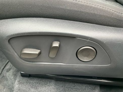 Used 2025 GMC Acadia Elevation image 28