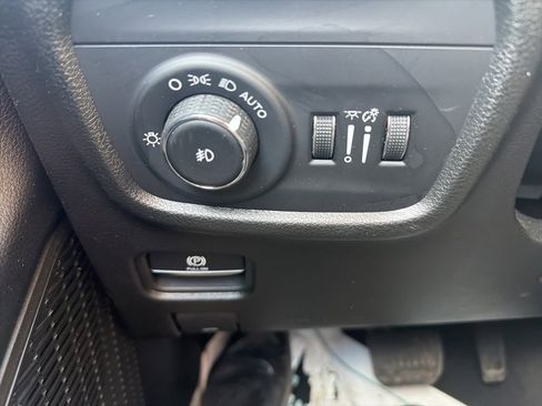 Used 2023 Jeep Grand Cherokee Limited w/ Black Appearance Package image 22