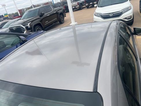 Used 2015 Toyota Corolla LE image 6