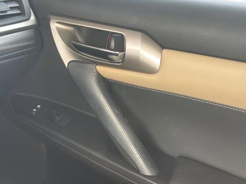 Used 2016 Lexus CT 200h w/ Seat Comfort Package FWD image 30
