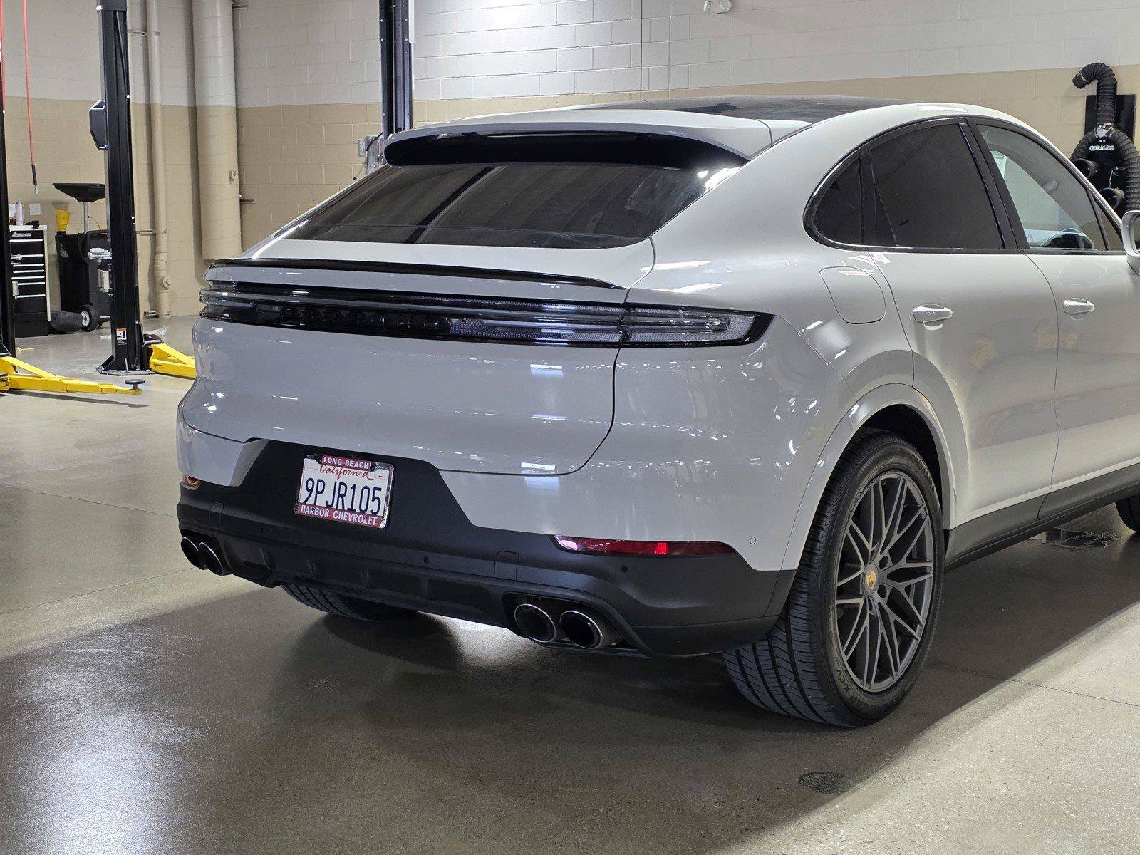 Used 2024 Porsche Cayenne Coupe AWD/4WD image 11