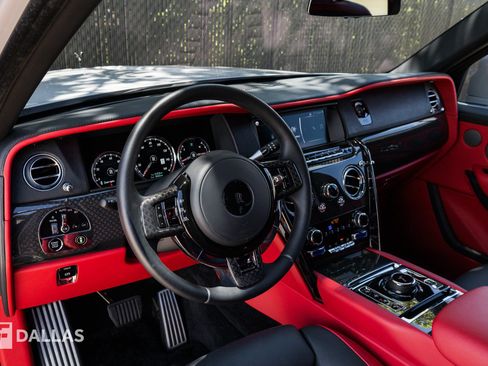Used 2022 Rolls-Royce Cullinan Black Badge w/ Dark Exterior Package AWD/4WD image 28