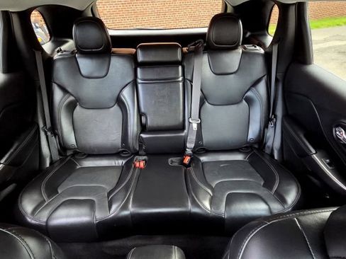 Used 2019 Jeep Cherokee Limited AWD/4WD image 8