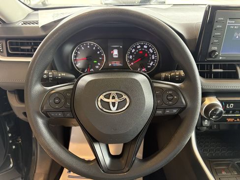 Used 2021 Toyota RAV4 XLE FWD image 11