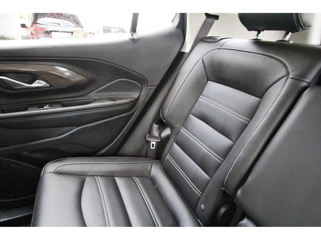 Used 2024 GMC Terrain Denali w/ Denali Premium Package AWD/4WD image 11