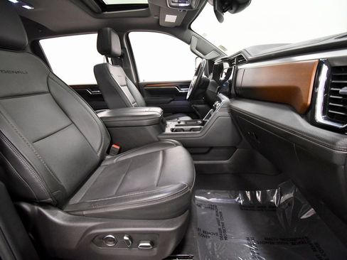 Used 2024 GMC Sierra 2500 Denali image 19