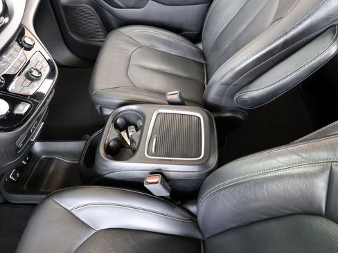 Used 2019 Chrysler Pacifica Touring-L Plus w/ Advanced Safetytec Group FWD image 42