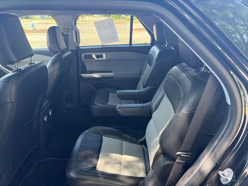 Used 2022 Ford Explorer XLT w/ Equipment Group 202A AWD/4WD image 21