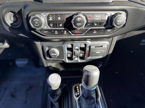 Used 2023 Jeep Gladiator Sport S image 17