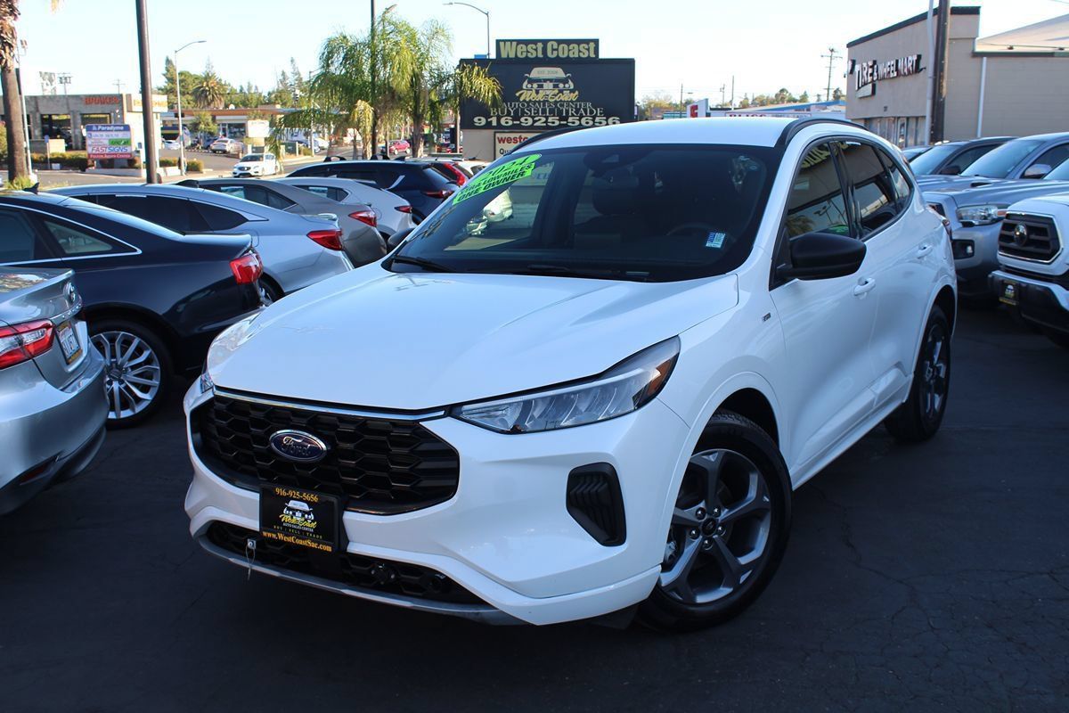 Used 2024 Ford Escape ST-Line w/ Equipment Group 301A FWD image 2