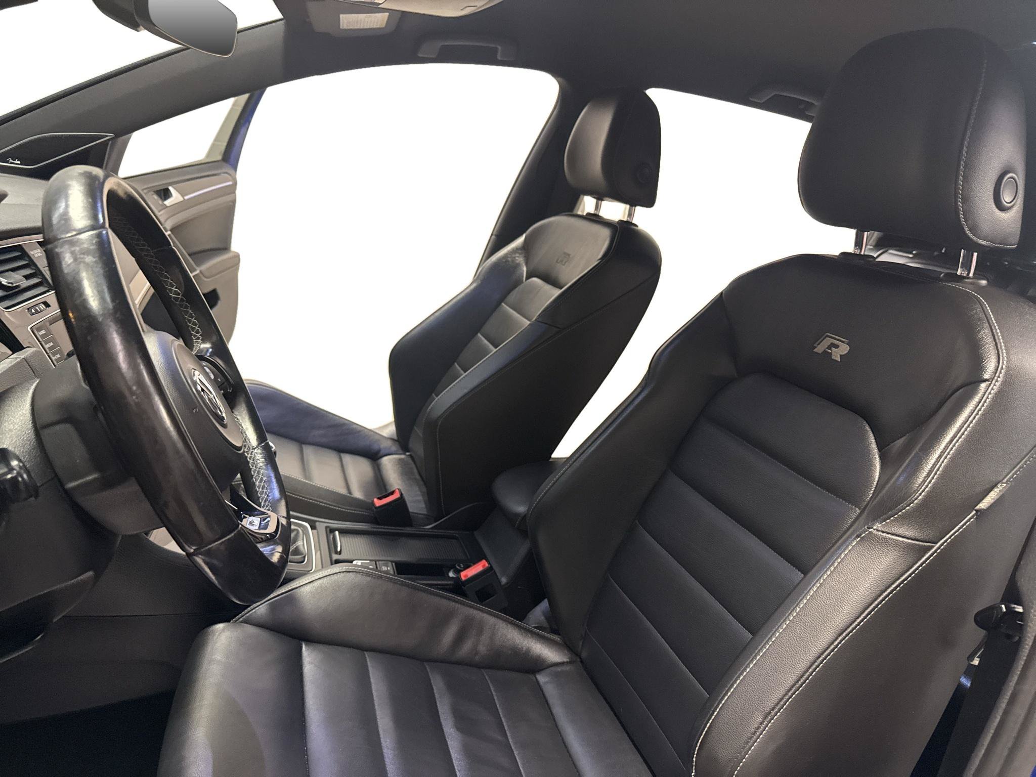 Used 2017 Volkswagen Golf R 4-Door AWD/4WD image 10