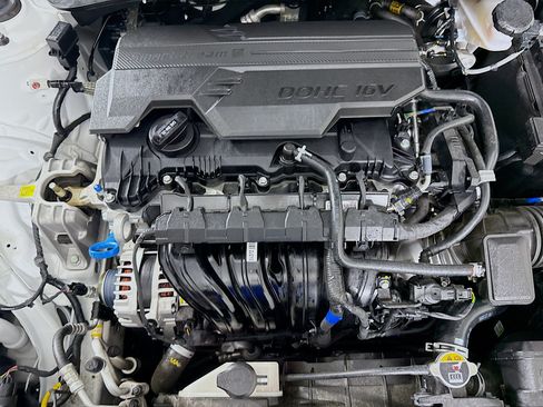 Used 2025 Hyundai Elantra SE FWD image 38