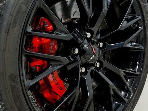 Used 2016 Chevrolet Corvette Z06 w/ 3LZ Preferred Equipment Group RWD image 28
