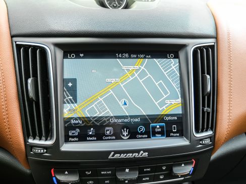 Used 2017 Maserati Levante S AWD/4WD image 18