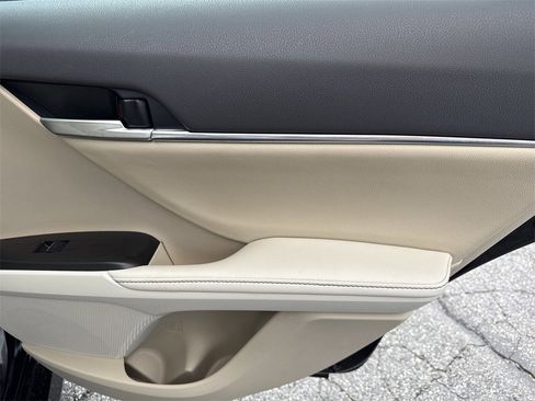 Used 2024 Toyota Camry XLE w/ Navigation Package image 16