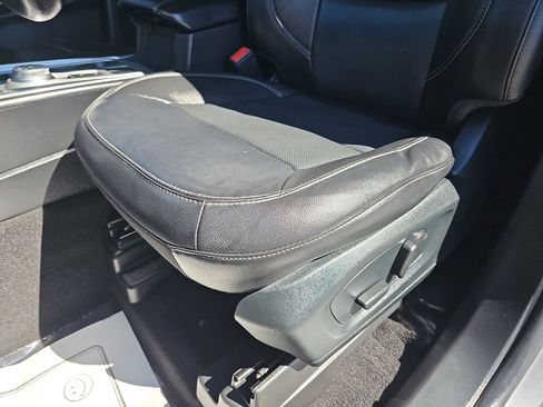 Used 2022 Ford Explorer Limited w/ Equipment Group 301A image 34