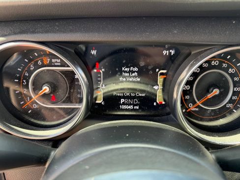 Used 2020 Jeep Wrangler Unlimited Sahara AWD/4WD image 28