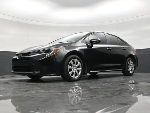 Used 2025 Toyota Corolla LE FWD image 20