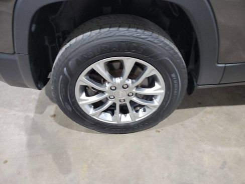 Used 2019 Jeep Cherokee Latitude Plus w/ Cold Weather Group image 22