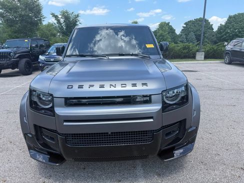 Used 2025 Land Rover Defender 110 X-Dynamic SE AWD/4WD image 2