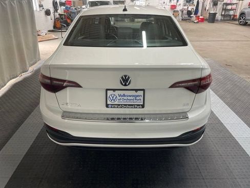 Certified 2023 Volkswagen Jetta SE w/ Panoramic Sunroof Package FWD image 7