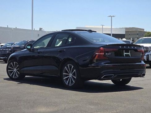 Used 2022 Volvo S60 B5 Momentum w/ Premium Package image 18