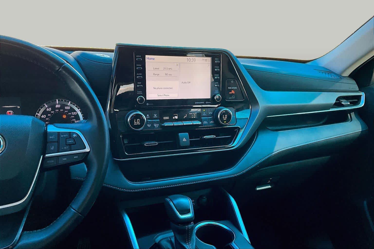 Used 2022 Toyota Highlander LE FWD image 7