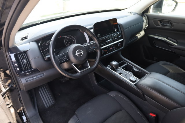Used 2024 Nissan Pathfinder SV AWD/4WD image 12