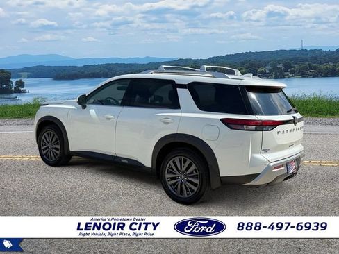 Used 2022 Nissan Pathfinder SL w/ SL Premium Package FWD image 5