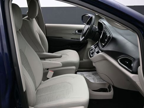 Used 2017 Chrysler Pacifica Touring Plus image 35