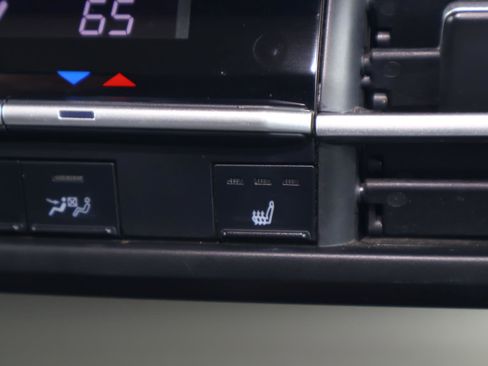 Used 2021 Toyota Sienna XLE image 29