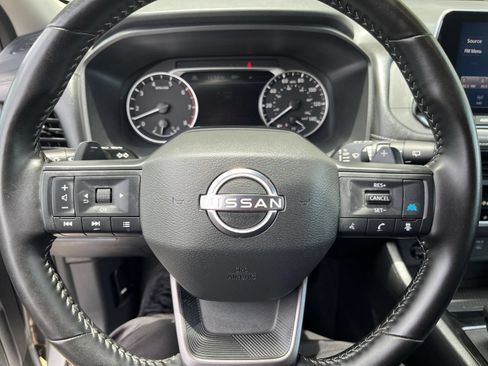 Used 2025 Nissan Rogue SV FWD image 28