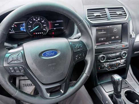 Used 2016 Ford Explorer XLT w/ Equipment Group 201A AWD/4WD image 15