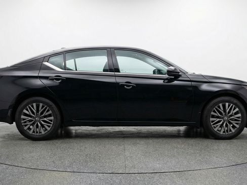 Used 2025 Nissan Altima 2.5 SV image 11