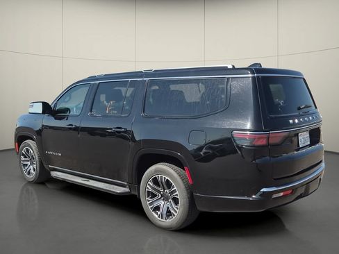 Used 2024 Jeep Wagoneer L Series II RWD image 5