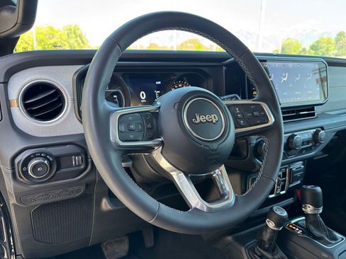 Used 2025 Jeep Wrangler Unlimited Sahara AWD/4WD image 34