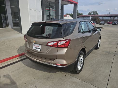 Used 2018 Chevrolet Equinox LS image 4