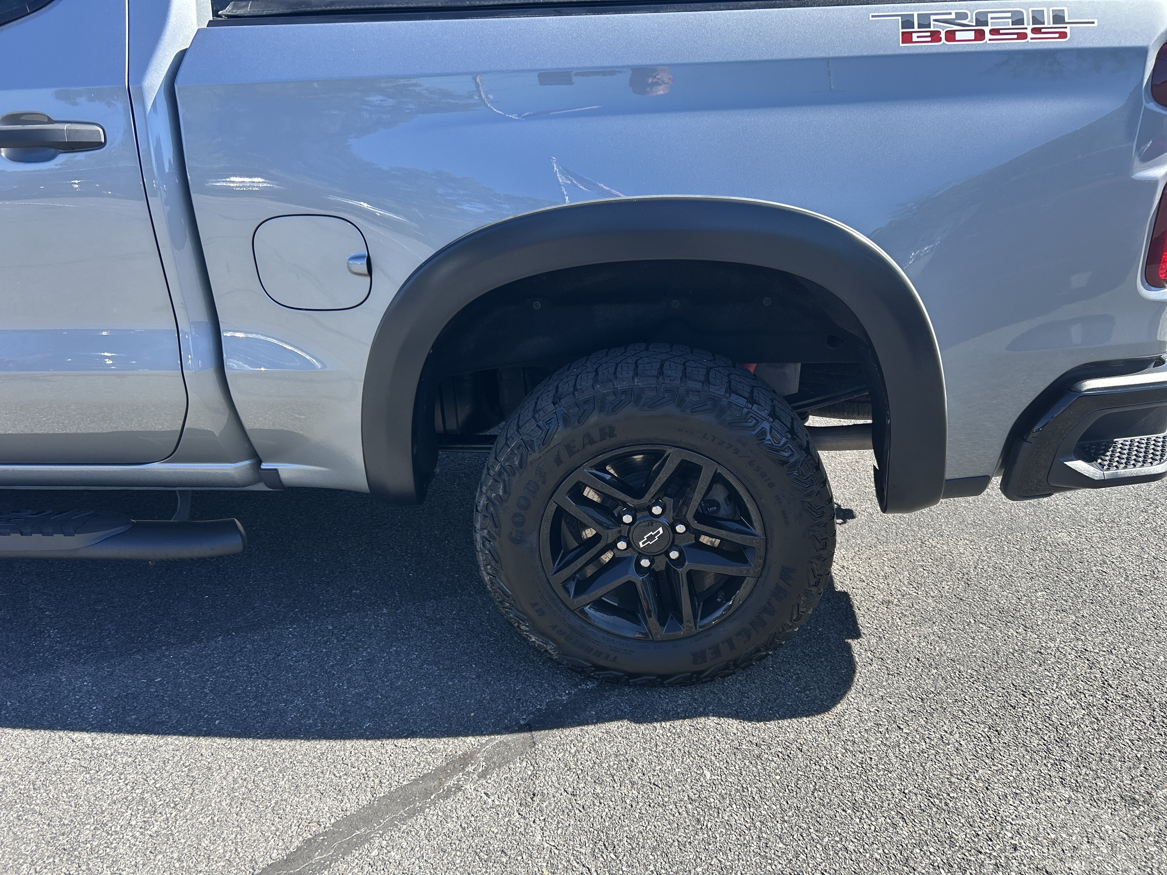 Used 2024 Chevrolet Silverado 1500 Custom Trail Boss w/ LPO, Dark Essentials Package AWD/4WD image 5