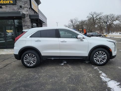 Used 2024 Cadillac XT4 Premium Luxury image 8
