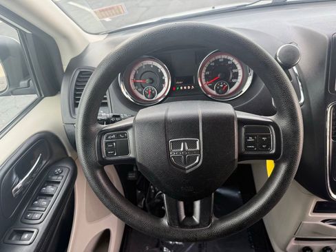 Used 2018 Dodge Grand Caravan SE w/ UConnect Hands-Free Group FWD image 51