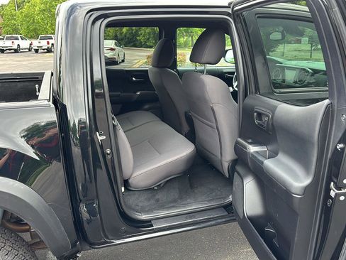 Used 2019 Toyota Tacoma TRD Off-Road AWD/4WD image 16