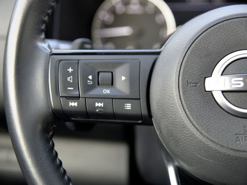 Used 2022 Nissan Pathfinder SV image 22