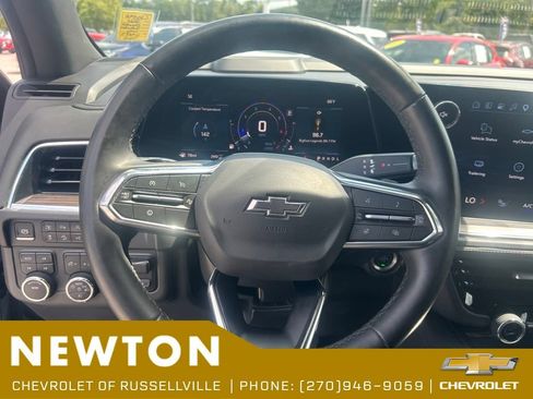 Used 2025 Chevrolet Suburban Z71 w/ Comfort Package AWD/4WD image 13